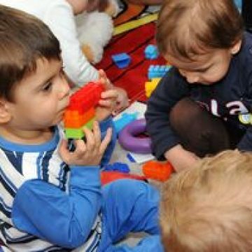 Copiii bilingvi sunt mai reactivi, potrivit unui studiu canadian