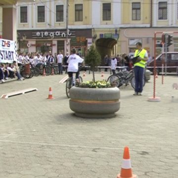 SIGHET: Cupa DHS la educaţie rutieră a strâns un număr mare de tineri iubitori de ciclism