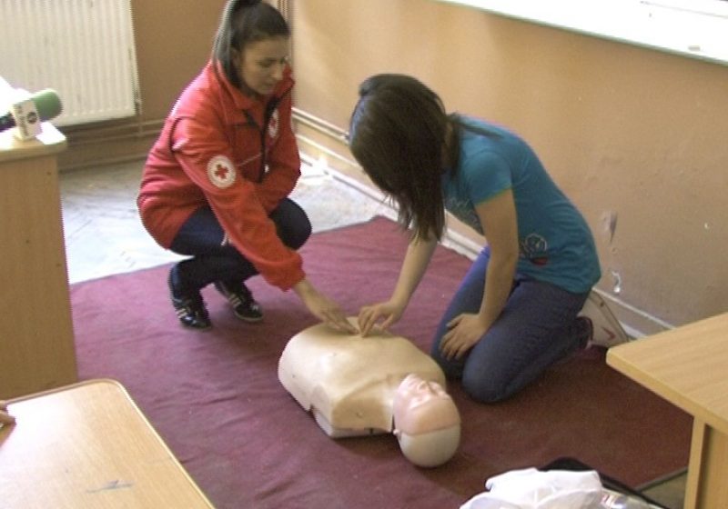 SIGHET: Curs de prim ajutor la Grupul Şcolar pentru Industrie Mică şi Servicii în cadrul proiectului "Şcoala altfel" SIGHET: Curs de prim ajutor la Grupul Şcolar pentru Industrie Mică şi Servicii în cadrul proiectului "Şcoala altfel"