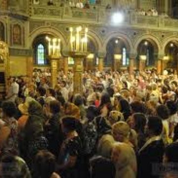 SIGHET: Denia celor 12 Evanghelii oficiată în toate bisericile din oraş SIGHET: Denia celor 12 Evanghelii oficiată în toate bisericile din oraş