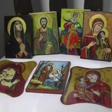 Copiii de la Şcoala cu clasele I-VIII din Vadu Izei au vernisat astăzi o expoziţie de picturi pe sticlă