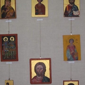 SIGHET:Şcoala de Artă Gheorghe Chivu a vernisat astăzi expoziţia " Lumină din lumină" – o expoziţie de icoane şi obiecte de artă populară realizate de artişti locali SIGHET:Şcoala de Artă Gheorghe Chivu a vernisat astăzi expoziţia " Lumină din lumină" – o expoziţie de icoane şi obiecte de artă populară realizate de artişti locali