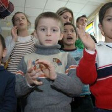 Felul în care tratăm copiii le afectează dezvoltarea psihică şi somatică
