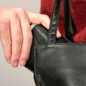 În perioada din preajma sărbătorilor, se „aglomerează” şi furturile din buzunare şi poşete În perioada din preajma sărbătorilor, se „aglomerează” şi furturile din buzunare şi poşete