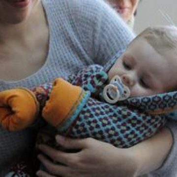 Indemnizaţia pentru creşterea copilului trebuie să revină de urgenţă la forma iniţială