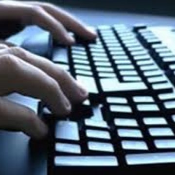 Percheziţii în mai multe judeţe ale ţării pentru destructurarea unui grup infracţional specializat în infracţiuni informatice Percheziţii în mai multe judeţe ale ţării pentru destructurarea unui grup infracţional specializat în infracţiuni informatice