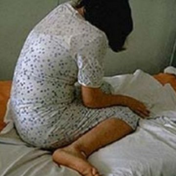 Baia Mare: Un tată a întreţinut în mod repetat relaţii sexuale cu propriul copil, în vârstă de numai 7 ani
