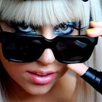 Lady Gaga vine în România
