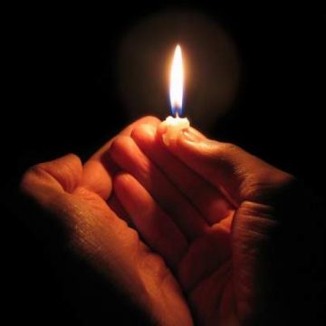 SIGHET: Lumina Invierii de la Ierusalim a sosit la Poliţia de Frontieră SIGHET: Lumina Invierii de la Ierusalim a sosit la Poliţia de Frontieră