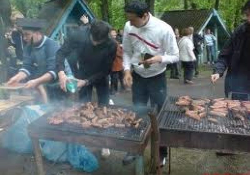 Minivacanţă de 1 Mai: Bugetarii ar putea avea zi liberă pe 30 aprilie