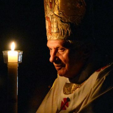 Papa Benedict al XVI-lea avertizează că întunericul care îl ascunde pe Dumnezeu ameninţă omenirea