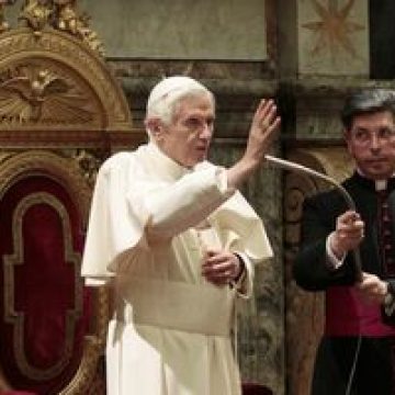 Papa Benedict al XVI-lea îşi serbează ziua de naştere în stil bavarez Papa Benedict al XVI-lea îşi serbează ziua de naştere în stil bavarez