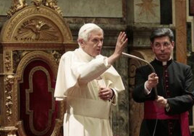 Papa Benedict al XVI-lea îşi serbează ziua de naştere în stil bavarez