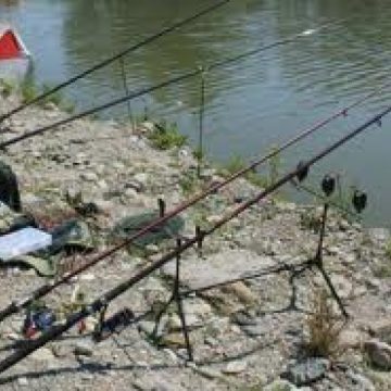 SIGHET: Pescarii maramureşeni risca să-şi piardă permisele sau autorizaţiile de pescuit dacă pescuiesc în perioada 15 aprilie 13 iunie
