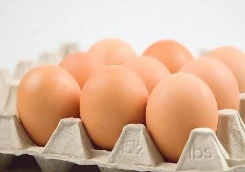 Preţul ouălor la producători a scăzut cu 18 procente faţă de finele lunii februarie 2012