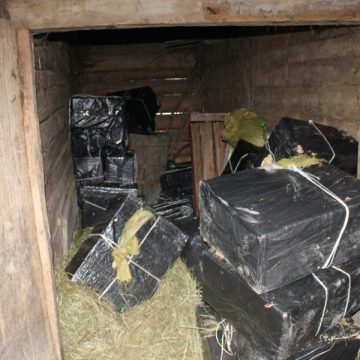 Ţigări de contrabandă ascunse sub fan la o construcţie izolată din localitatea Bistra