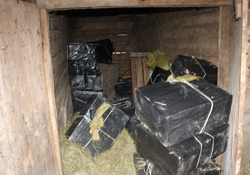 Ţigări de contrabandă ascunse sub fan la o construcţie izolată din localitatea Bistra