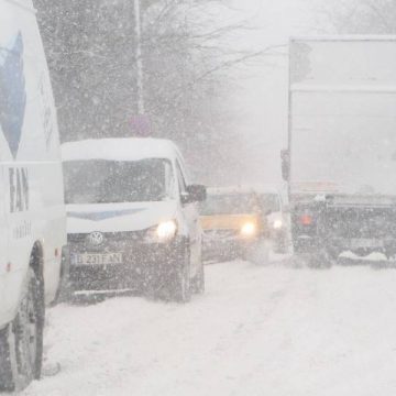 Trafic îngreunat din cauza ninsorilor