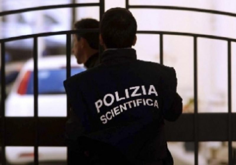 Atentat în faţa unui liceu din Italia: Cel puţin un mort şi şapte răniţi Atentat în faţa unui liceu din Italia: Cel puţin un mort şi şapte răniţi