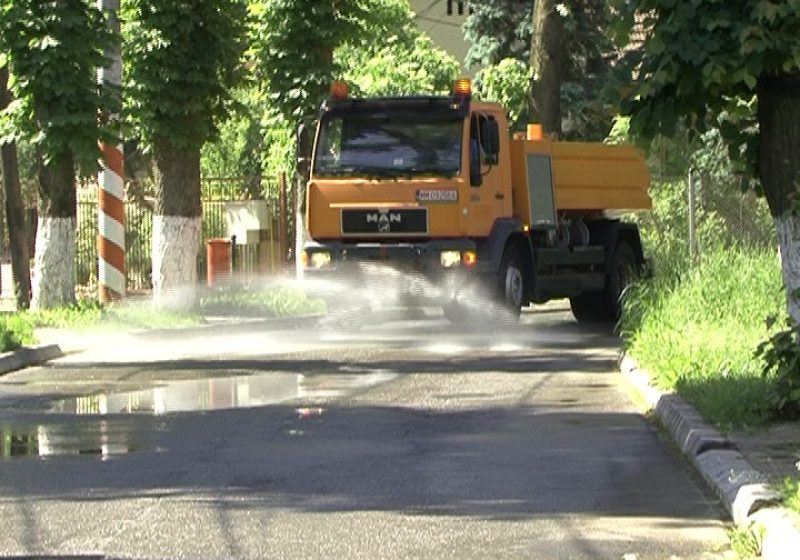 SIGHET: Două utilaje noi pentru curăţarea şi spălarea străzilor SIGHET: Două utilaje noi pentru curăţarea şi spălarea străzilor