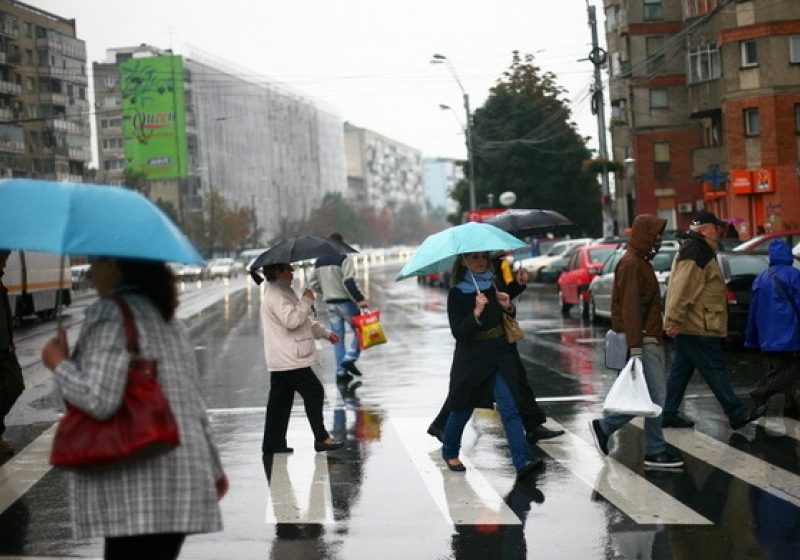 AVERTIZARE METEO: Ploi abundente în Capitală în noaptea de sâmbătă spre duminică. Cum va fi vremea în restul ţării AVERTIZARE METEO: Ploi abundente în Capitală în noaptea de sâmbătă spre duminică. Cum va fi vremea în restul ţării