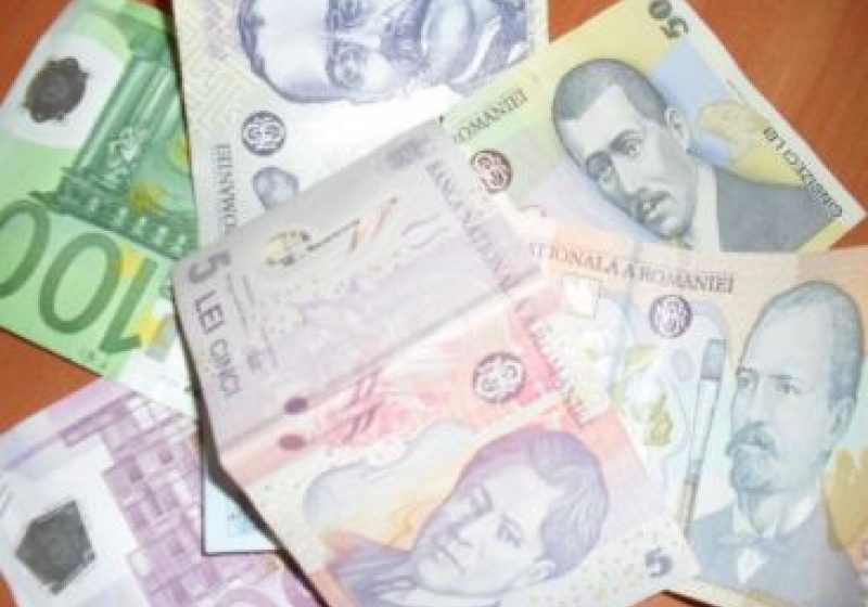 BNR a anunţat un curs de referinţă sub maximul istoric, deşi în piaţă cotaţiile erau mai sus BNR a anunţat un curs de referinţă sub maximul istoric, deşi în piaţă cotaţiile erau mai sus