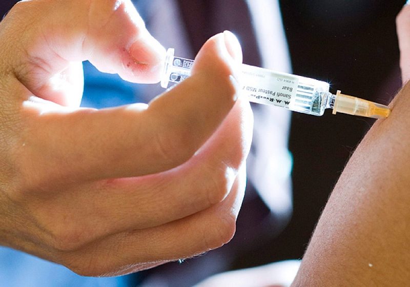 Începând cu data de 1 iunie 2012, calendarul naţional de vaccinare se modifică prin introducerea unui nou vaccin cu 6 componente