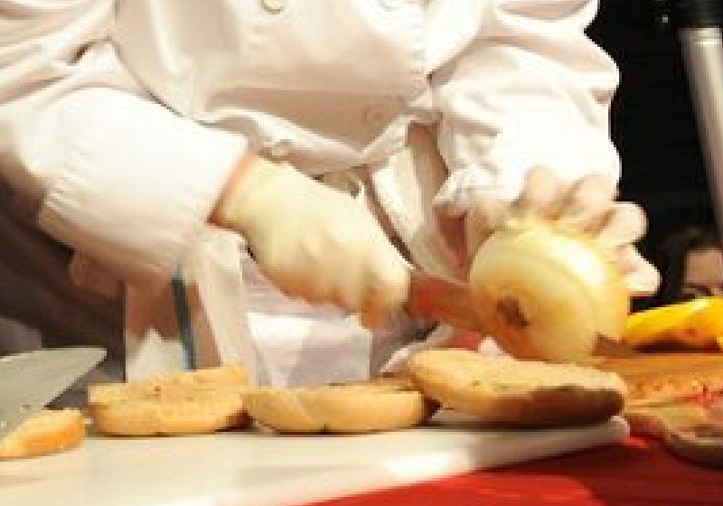 În hotelurile pariziene se mănâncă cele mai scumpe sandwichuri