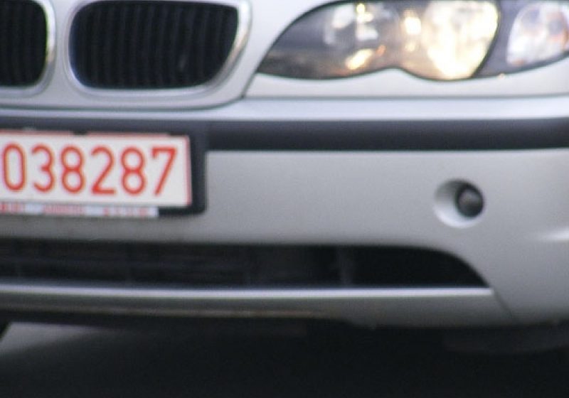 Circula cu numere roşii expirate încă din 2010 Circula cu numere roşii expirate încă din 2010