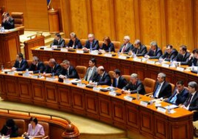 Deputaţii şi senatorii se întorc luni la Parlament după o săptămână de activitate în teritoriu Deputaţii şi senatorii se întorc luni la Parlament după o săptămână de activitate în teritoriu