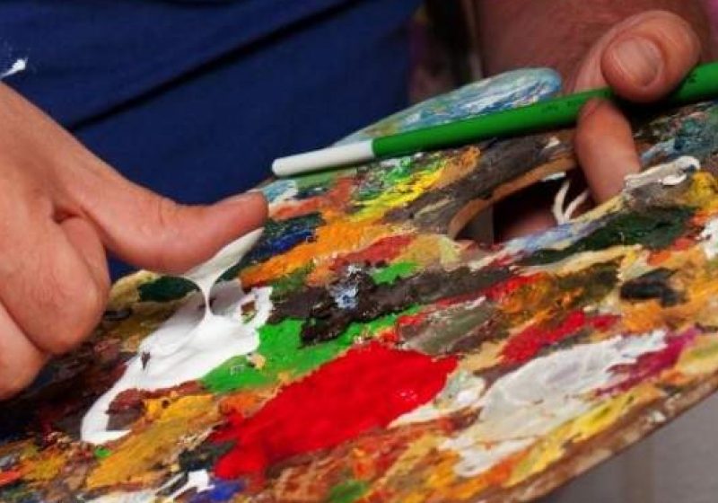 SIGHET: 11 artişti absolvenţi ai şcoli băimărene de Arte plastice şi decorative  au vernisat astăzi o expoziţie de pictură pentru publicul sighetean.