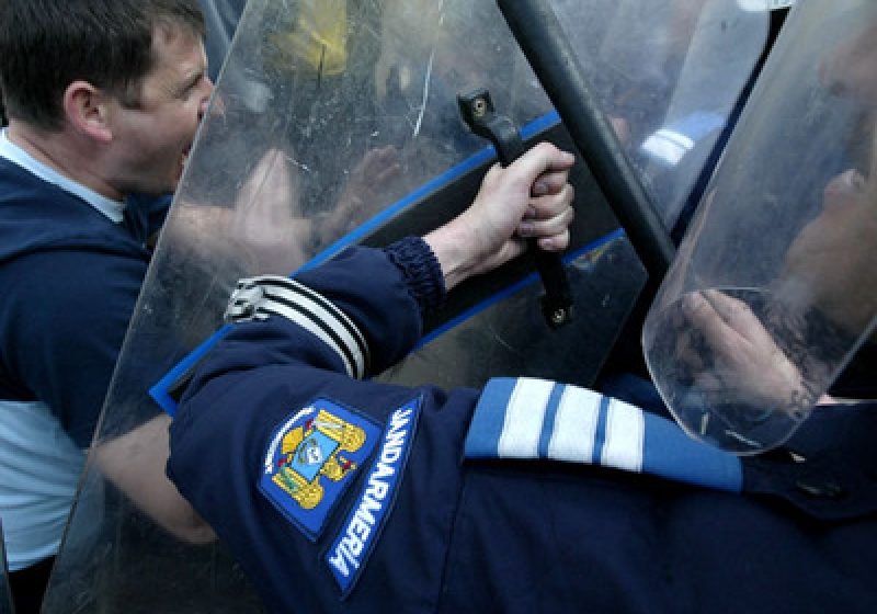 Expresii jignitoare spre indignarea trecătorilor Expresii jignitoare spre indignarea trecătorilor