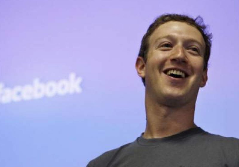 Facebook dezamăgeşte la debutul pe bursă. Din ce motiv au scăzut acţiunile reţelei de socializare?