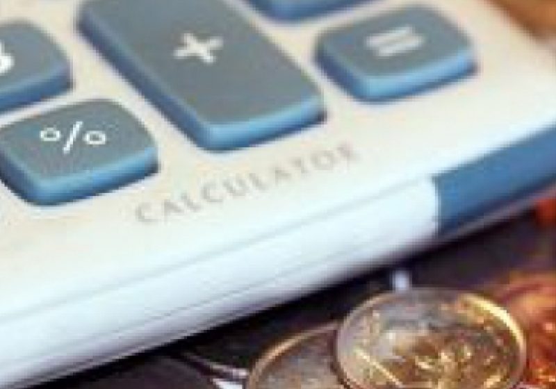 SIGHET: A trecut de casa de marcat fără să achite produsele ascunse în poşetă SIGHET: A trecut de casa de marcat fără să achite produsele ascunse în poşetă