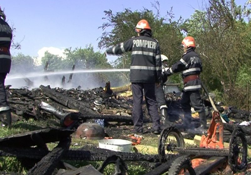 SIGHET: Locuinţă mistuită de flăcări pe strada Nicolae Bălcescu