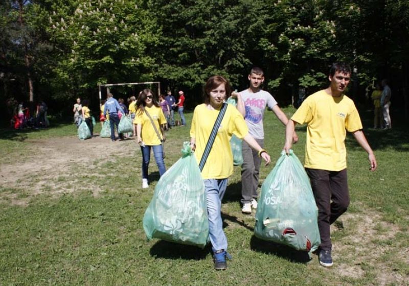 Tinerii liberali sigheteni s-au alăturat campaniei de curățenie națională, “Let’s Do It Romania!” Tinerii liberali sigheteni s-au alăturat campaniei de curățenie națională, “Let’s Do It Romania!”