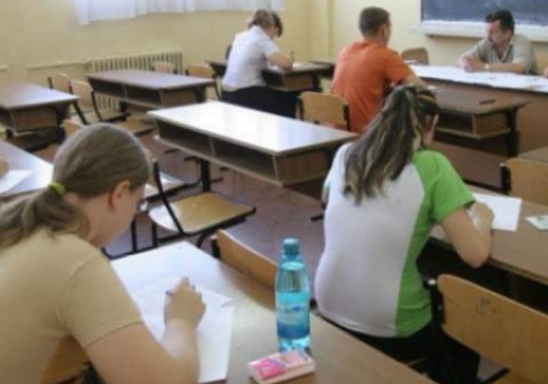 Ministrul Educaţiei dă 60 de bani în plus pentru fiecare lucrare corectată la bacalaureat Ministrul Educaţiei dă 60 de bani în plus pentru fiecare lucrare corectată la bacalaureat