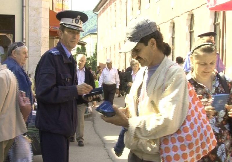 SIGHET: Cetăţenii informaţi de jandarmi şi poliţişti de frontieră despre ce înseamnă mita şi votul ilegal