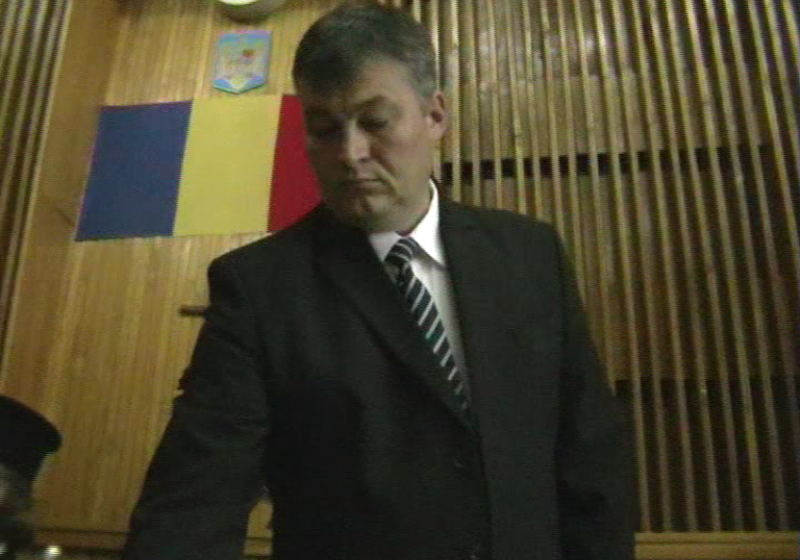 Baia Mare: Sorin Rednic, faţă în faţă cu secretarii primăriilor din judeţ. Noul prefect a fost primit în sala de şedinţe cu aplauze