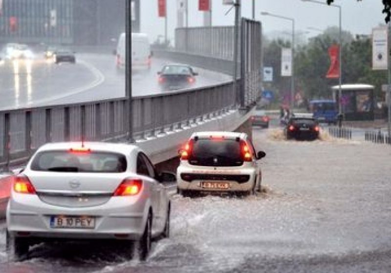 Cum arăta Bucureştiul după ploaia de vineri seară – GALERIE FOTO