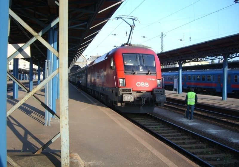 Pasagerii pot achiziționa bilete de tren cu 25% reducere din tariful integral de transport Pasagerii pot achiziționa bilete de tren cu 25% reducere din tariful integral de transport