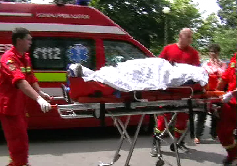 Seini: Doi bărbaţi au ajuns la spital după ce au căzut din nacela maşinii de intervenţie