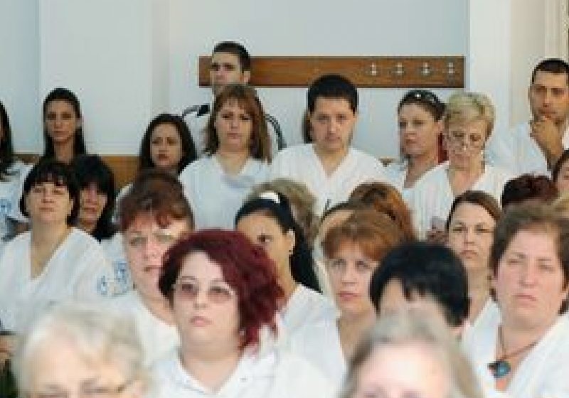 Asistenţii medicali susţin 12 ani obligatorii de educaţie generală, înainte de studiile profesionale