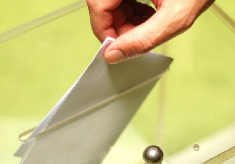 ALEGERI LOCALE 2012: Astăzi vor fi aleşi 41 preşedinţi de Consiliu Judeţean şi 3.187 primari