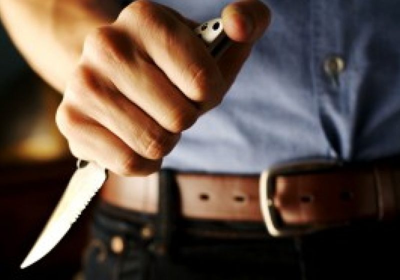 Baia Mare: Atacat cu cuţitul de tatăl său Baia Mare: Atacat cu cuţitul de tatăl său