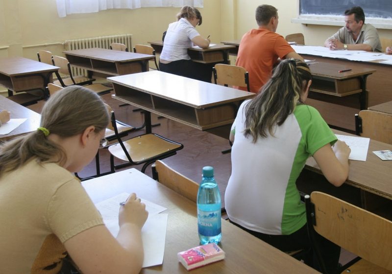 Bacalaureatul va continua marţi cu evaluarea competenţelor de comunicare la limba română