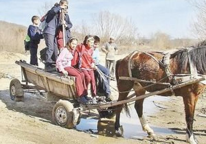STUDIU: Trei sferturi din populaţia mediului RURAL trăieşte în condiţii PRECARE