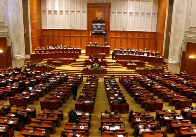 Camera Deputaţilor: Proiectul privind scoaterea de sub controlul CCR a hotărârilor Parlamentului, adoptat de plen