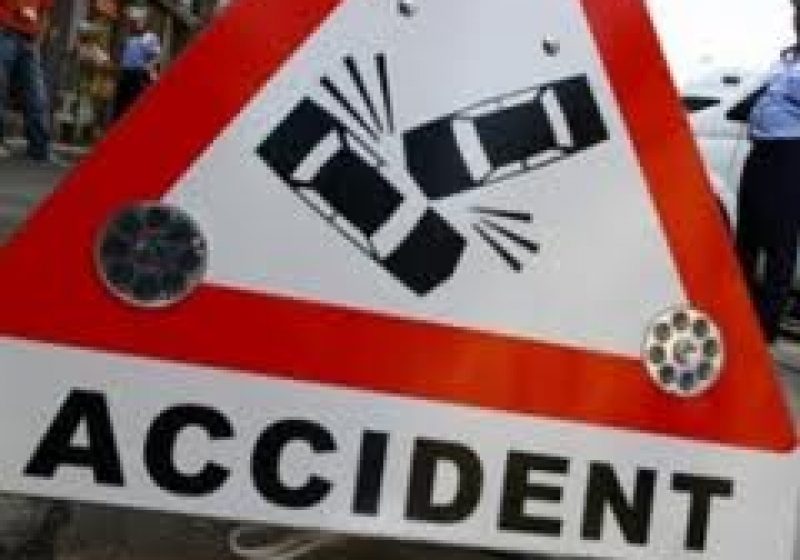 Coliziune între un autorurism şi un tractor Coliziune între un autorurism şi un tractor