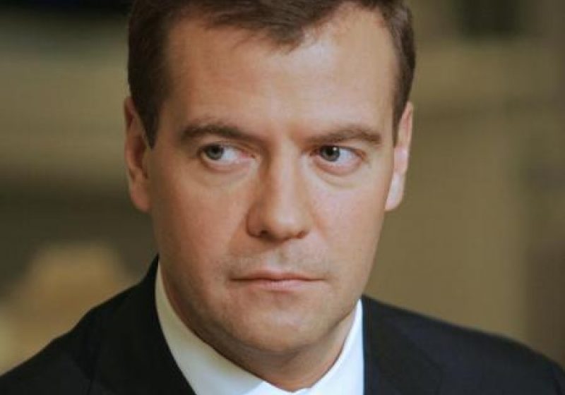 Dmitri Medvedev apără dreptul moral al lui Vladimir Putin de a conduce Rusia